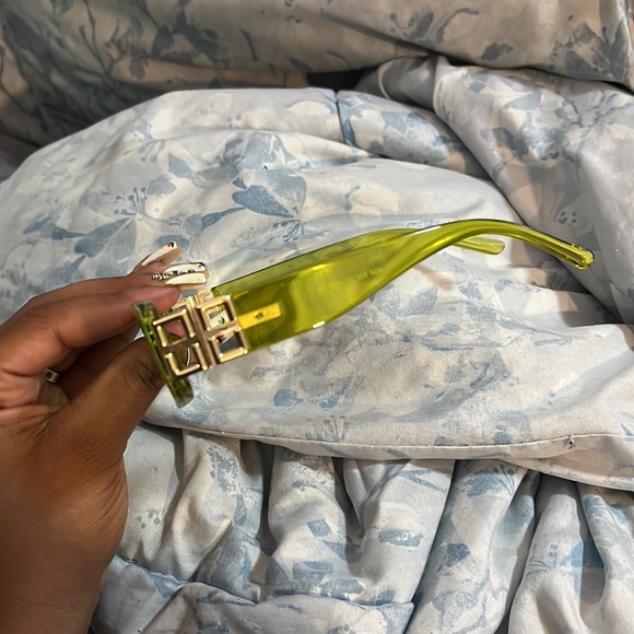 Selling my old shades - Picture 2 of 4